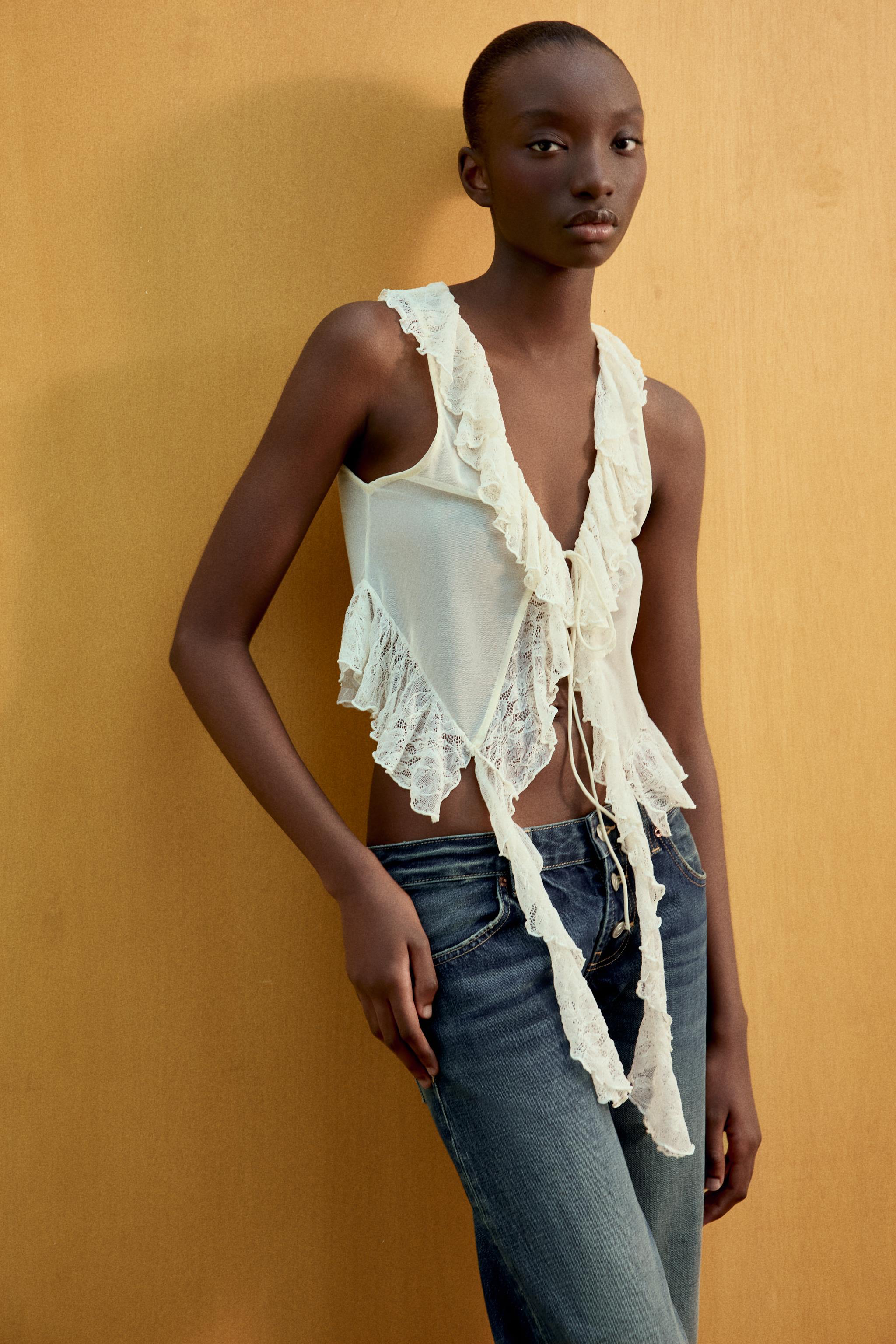 RUFFLED LACE TOP
